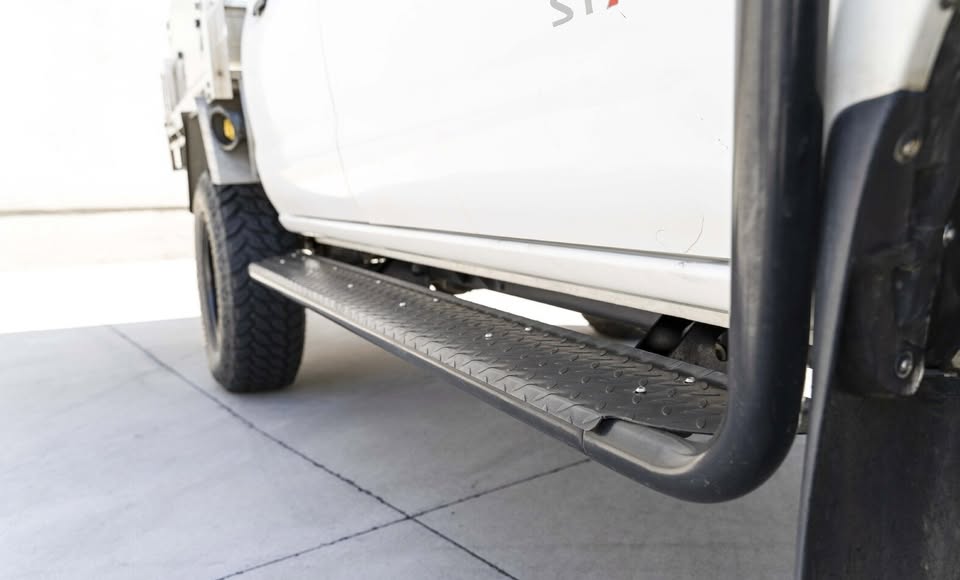 Heavy Duty Side Steps & Brush Rail Bars for Nissan Navara D22 1997-2016 Dual Cab