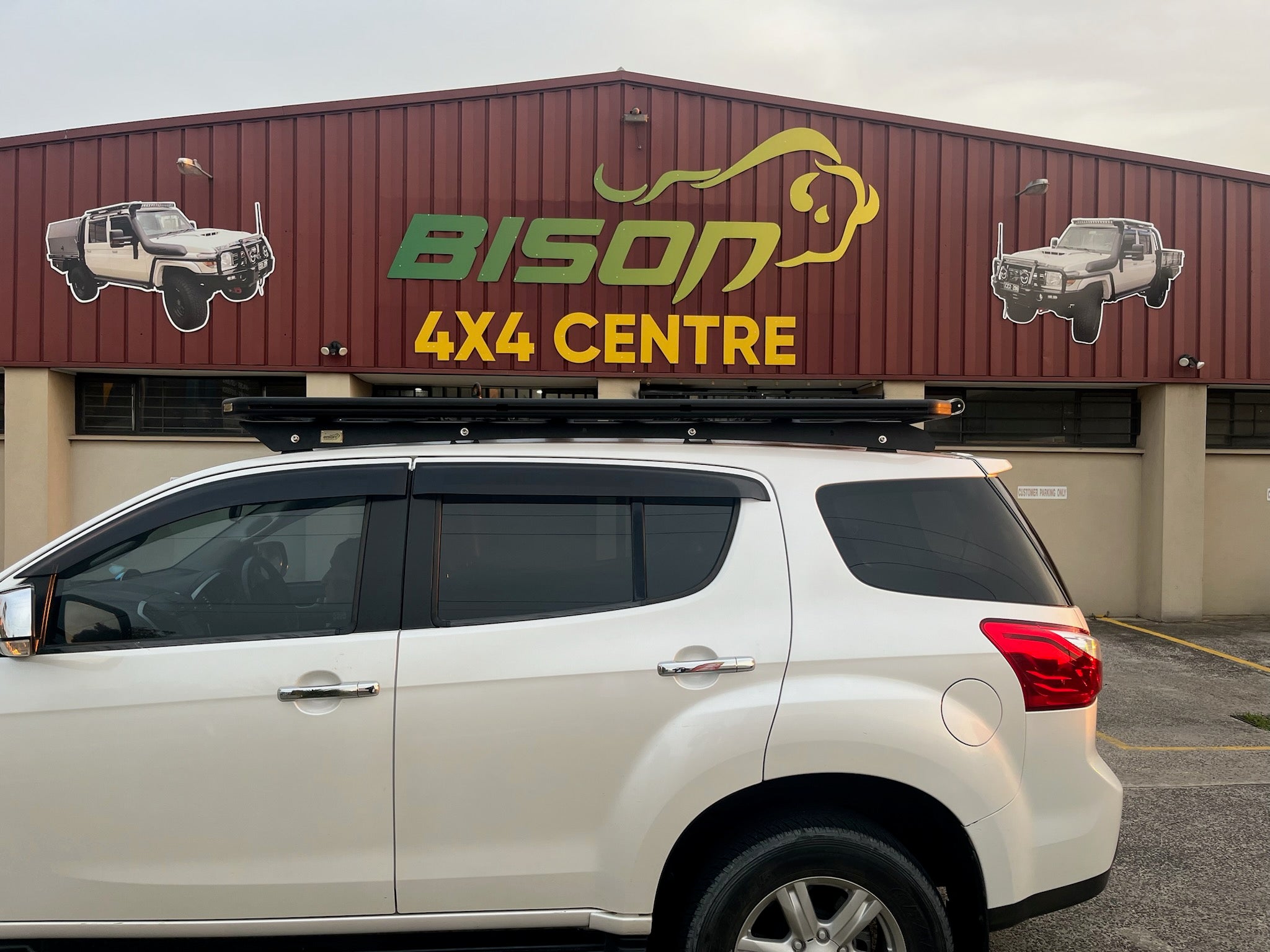 BISON 4X4 DAKOTA STYLE FLAT RACK FOR ISUZU MUX 2017+