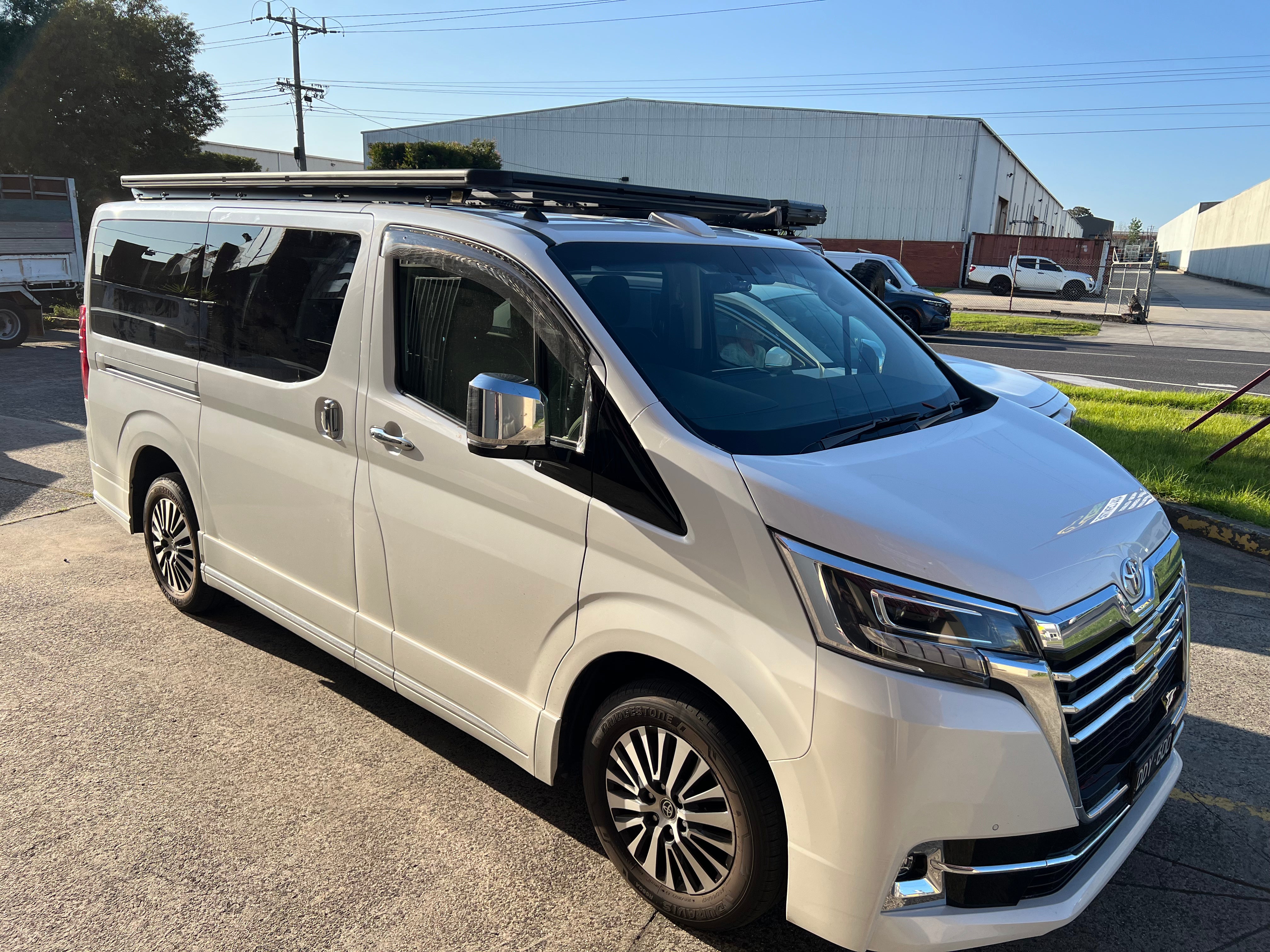 BISON 4X4 DAKOTA STYLE FLAT RACK FOR TOYOTA HIACE 2019+