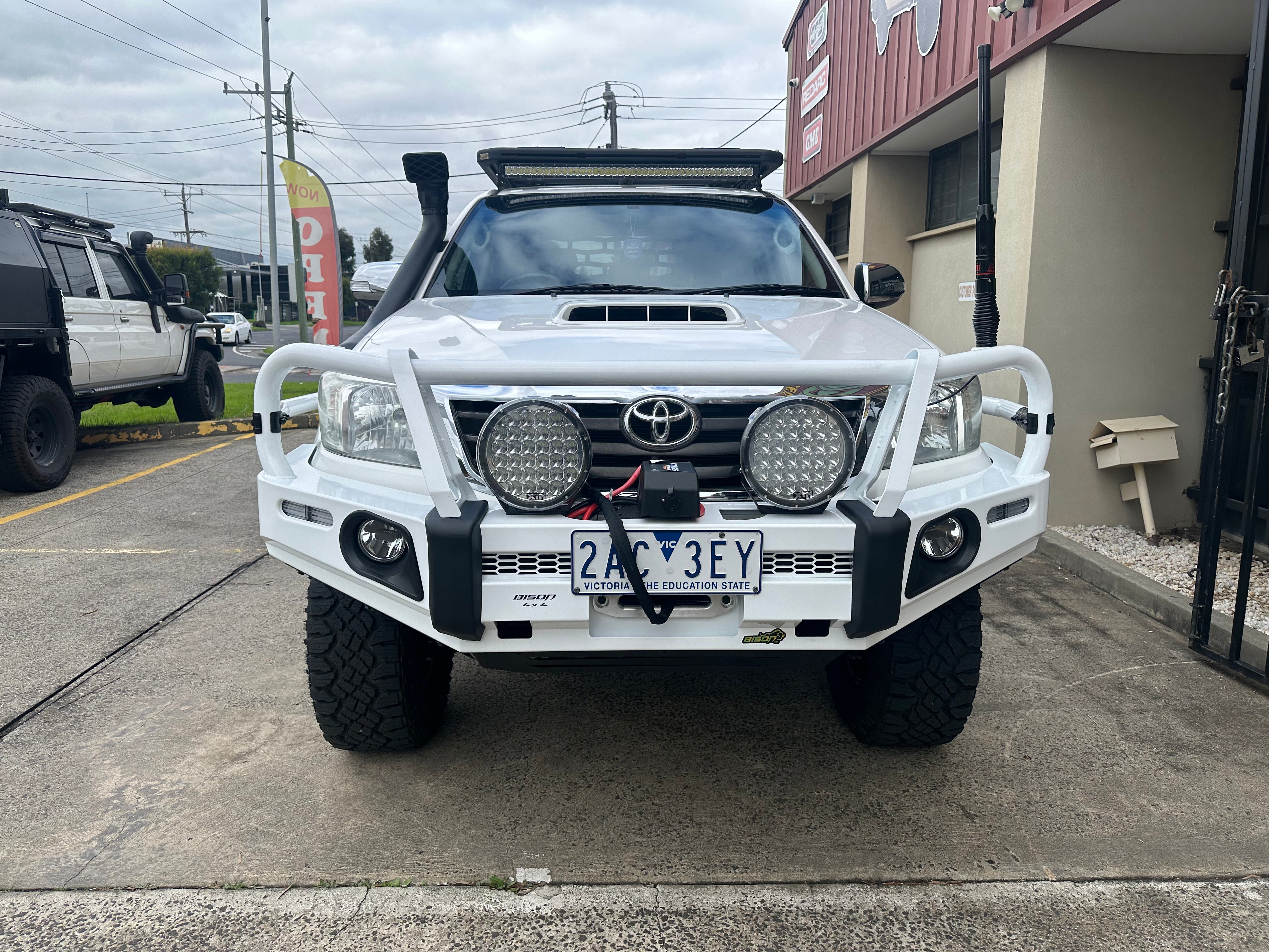 BISON-BAR FOR TOYOTA HILUX 2011-2015 BY BISON 4X4