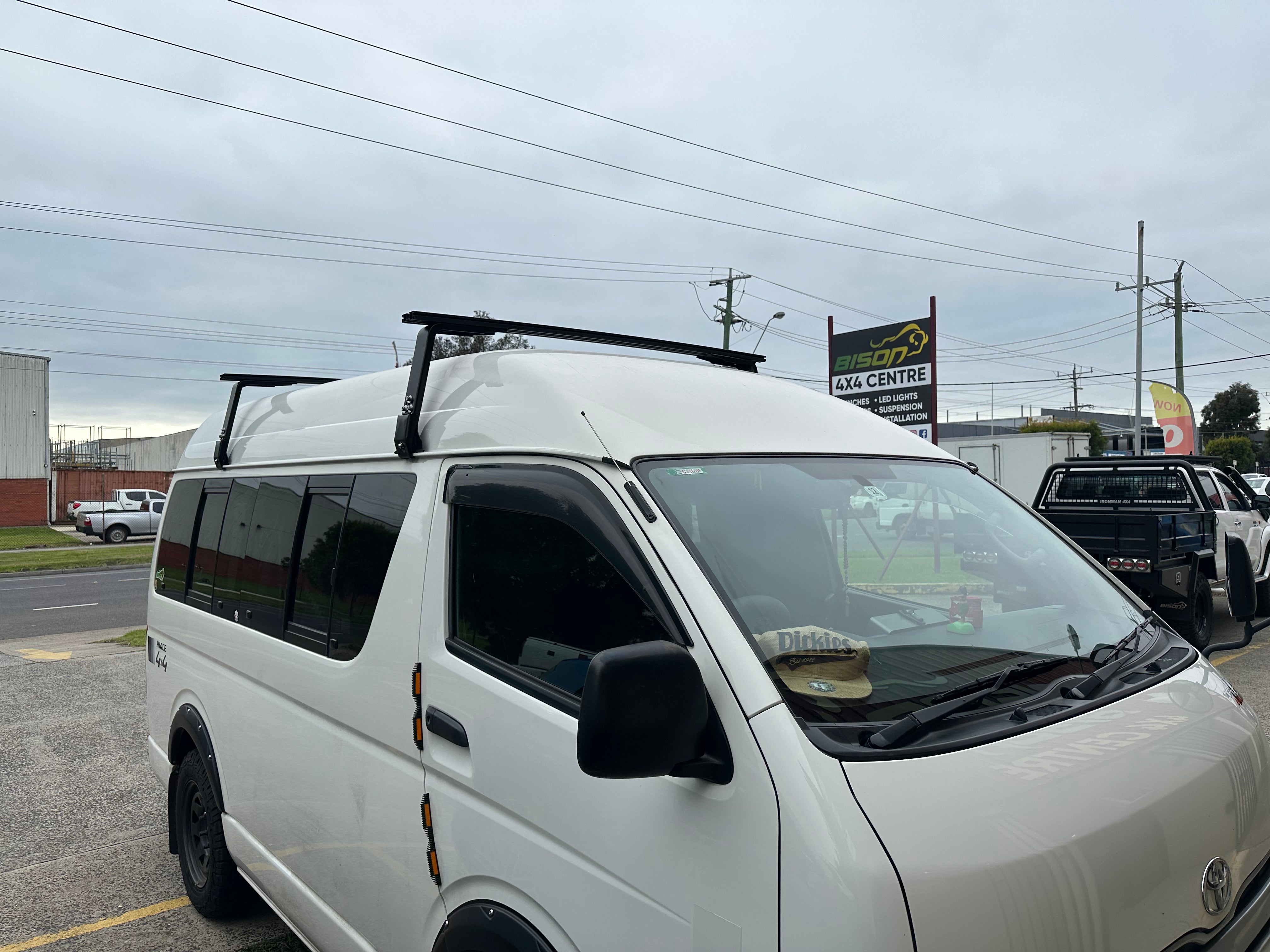 BISON4X4 CROSS-BAR FOR TOYOTA HIACE