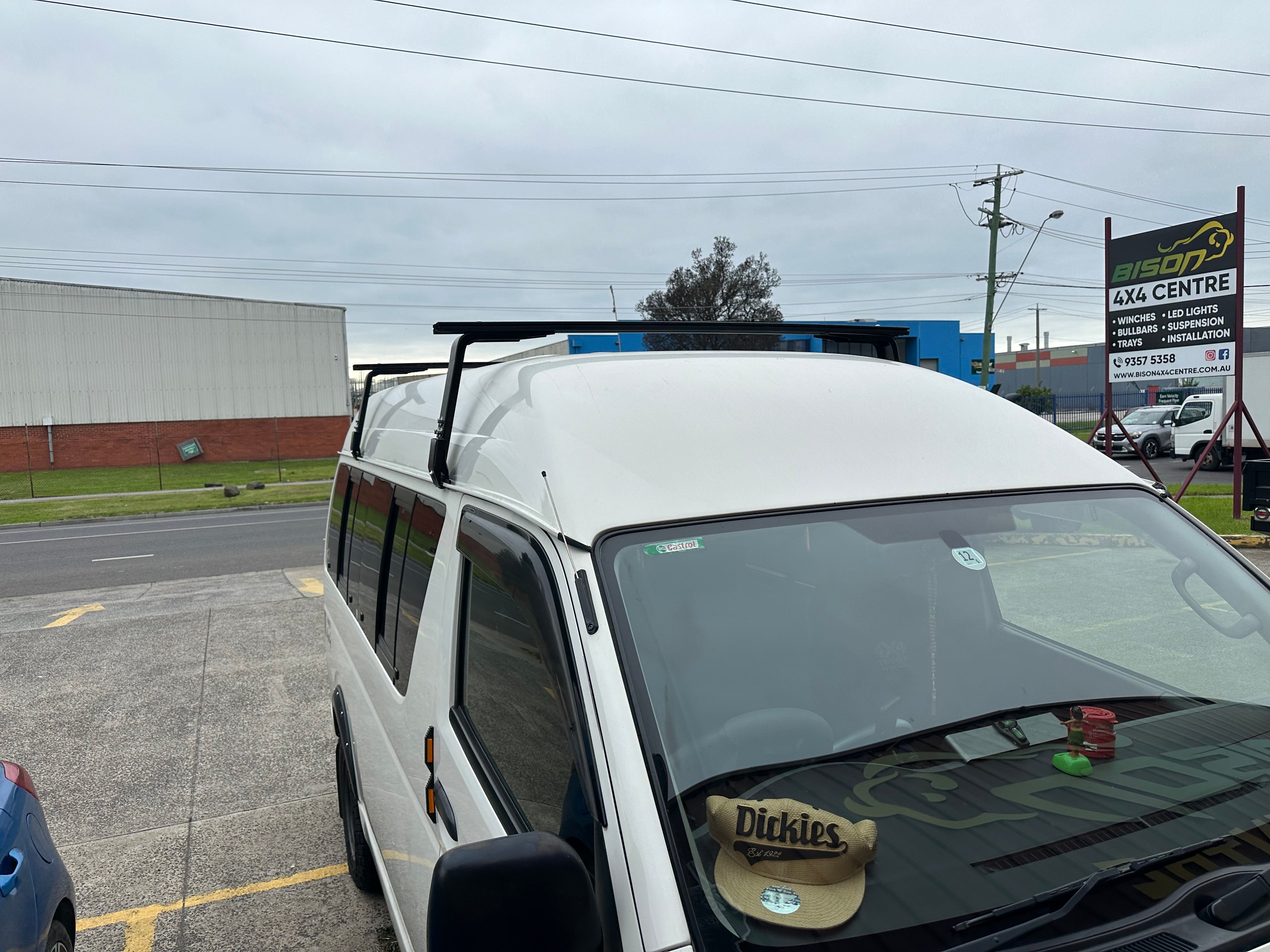 2 Alloy Crossbars &  Mounting Brackets kit For Toyota Hiace commuter